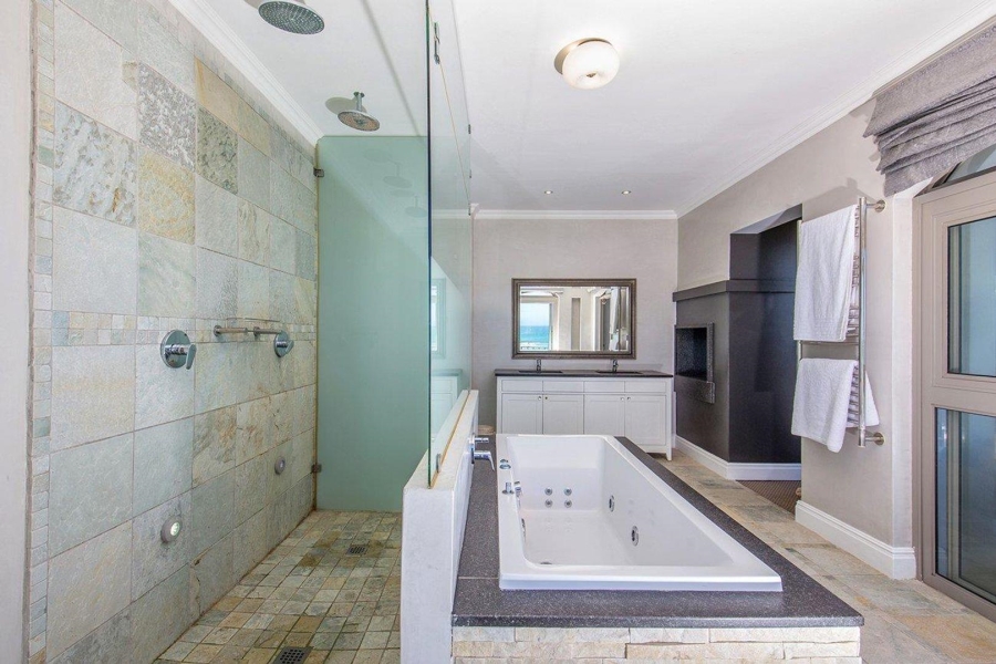 6 Bedroom Property for Sale in Myoli Beach Western Cape